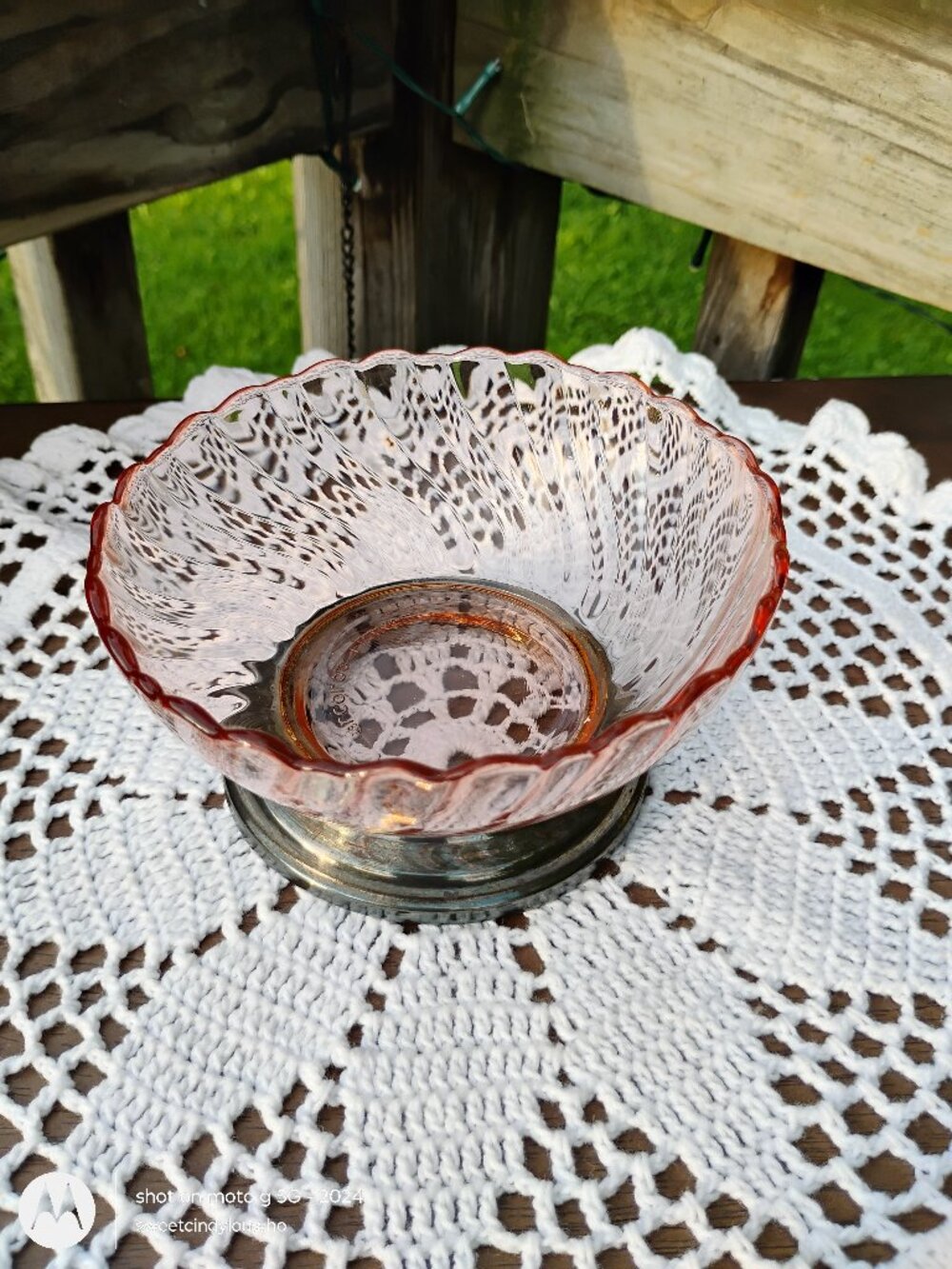 Arcoroc France rosaline pink swirl glass bowl set on silver plated pedestal base